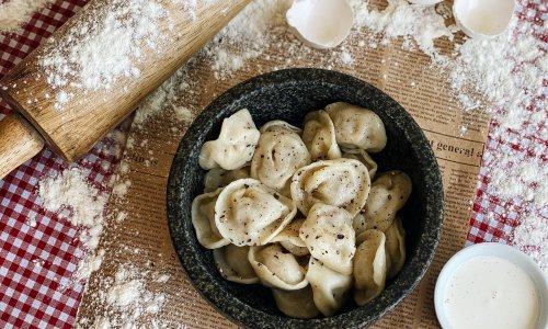 Пельмени со свининой ручной лепки