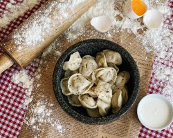 Пельмени со свининой ручной лепки
