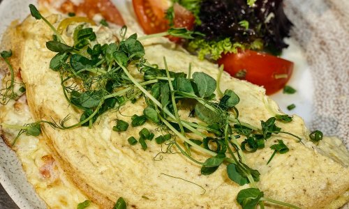 Омлет с моцареллой и овощами
